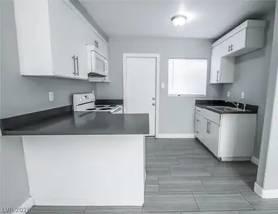 224 North 13th Street, Las Vegas, NV 89101 Kitchen