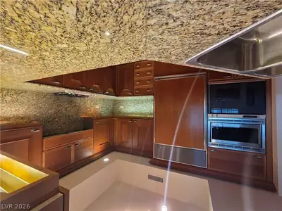 2777 Paradise Road 608, Las Vegas, NV 89109 Kitchen