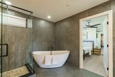 3080 Garnet Court, Las Vegas, NV 89121 Primary Bathroom