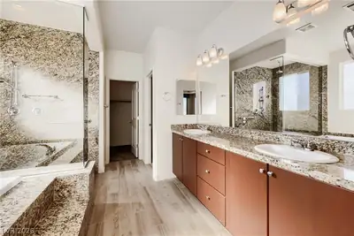 2055 Mona Faye Court, Las Vegas, NV 89123 Primary Bathroom