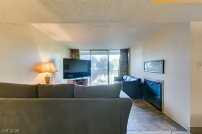 730 South Royal Crest Circle 426, Las Vegas, NV 89169 Living Room