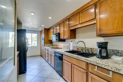 730 South Royal Crest Circle 426, Las Vegas, NV 89169 Kitchen