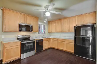 6220 Shawnee Avenue, Las Vegas, NV 89107 Kitchen