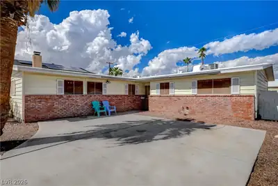 6220 Shawnee Avenue, Las Vegas, NV 89107 Back of Structure
