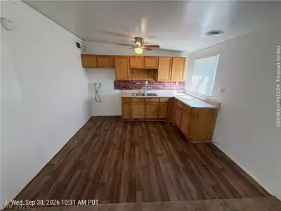 1663 El Segundo Avenue, Las Vegas, NV 89169 Kitchen