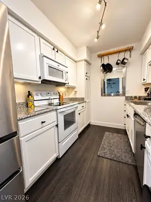 2867 Geary Place 3011, Las Vegas, NV 89109 Kitchen
