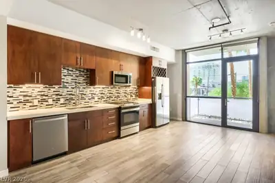 353 East Bonneville Avenue 253, Las Vegas, NV 89101 Kitchen