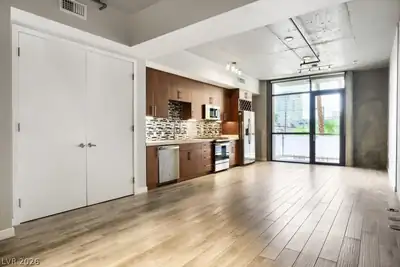 353 East Bonneville Avenue 253, Las Vegas, NV 89101 Closet