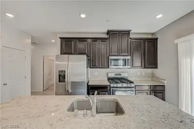2455 Sunflower Days Avenue 1056, North Las Vegas, NV 89031 Kitchen