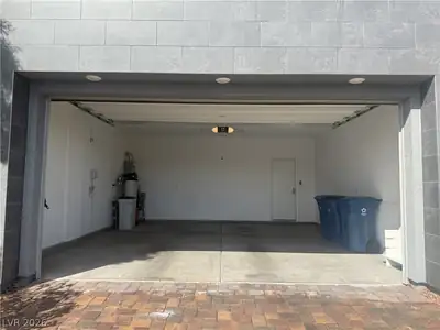 10688 Silver Pond Avenue, Las Vegas, NV 89135 Garage
