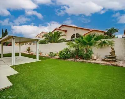 10016 Diving Duck Avenue, Las Vegas, NV 89117 Yard