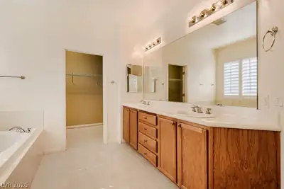 10140 Trellis Rose Court, Las Vegas, NV 89148 Primary Bathroom