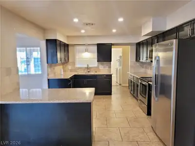 805 East Saint Louis Avenue, Las Vegas, NV 89104 Kitchen