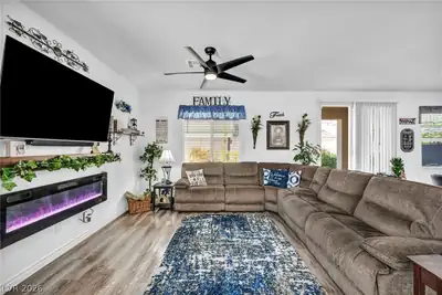 4817 Royal Magnolia Street, North Las Vegas, NV 89031 Living Room