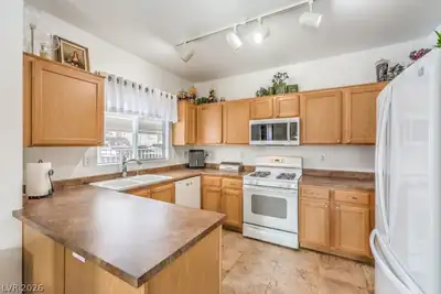 3910 Legend Hills Street 103, Las Vegas, NV 89129 Kitchen