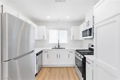 5354 Aurora Beam Avenue, Las Vegas, NV 89122 Kitchen