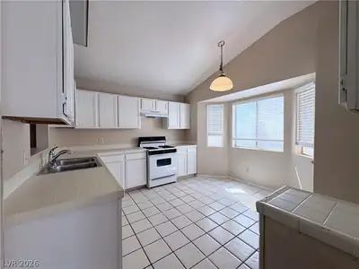 2737 CATHEDRAL Lane, Las Vegas, NV 89108 Kitchen
