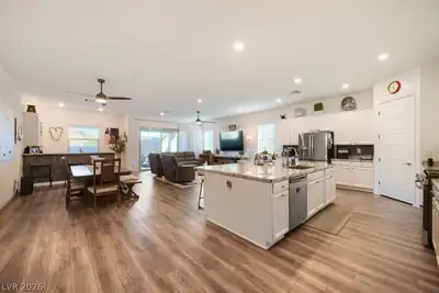 752 Dorsey Falls Street, Henderson, NV 89011 Kitchen