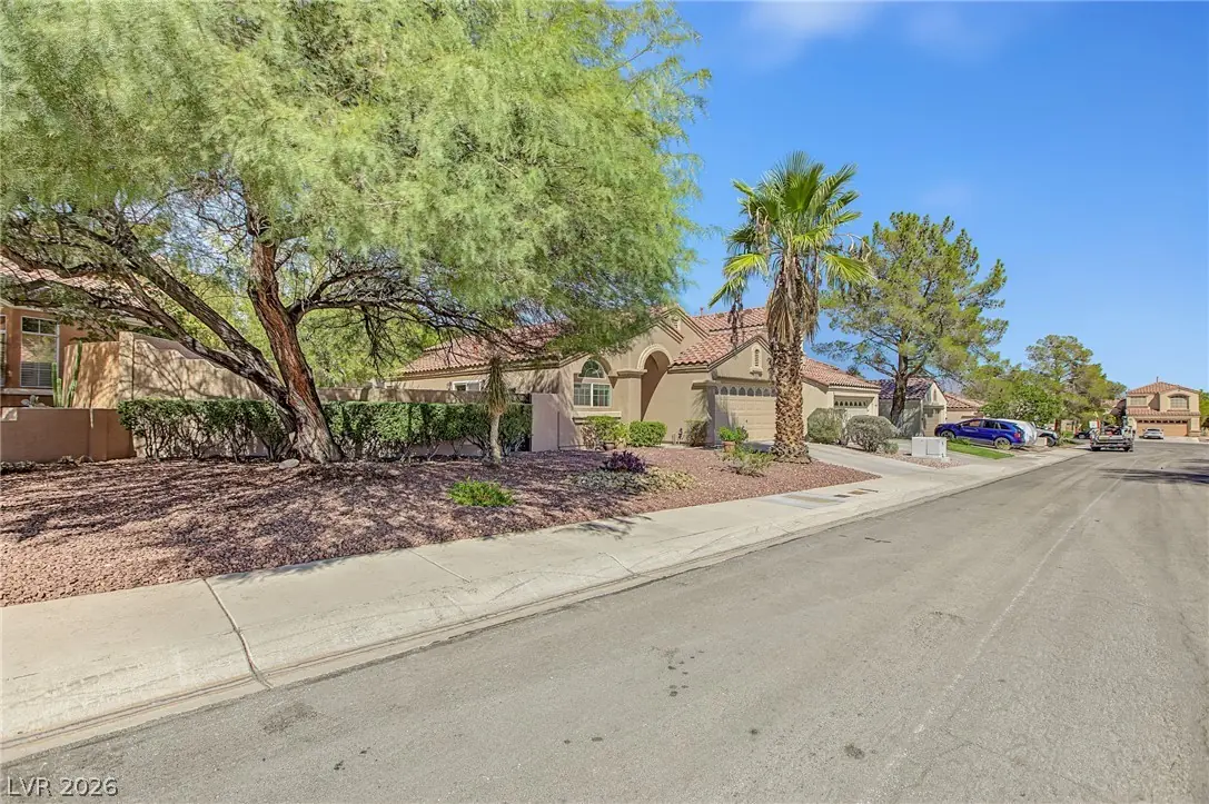 1705 Eagle Feather Street, Las Vegas, NV 89128