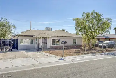 228 North 17th Street, Las Vegas, NV 89101 Front of Structure