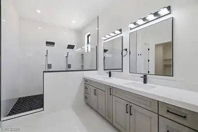 5910 East Kellogg Road, Pahrump, NV 89061 Primary Bathroom