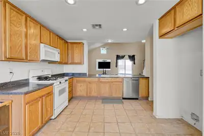 3802 Shimmering Creek Avenue, North Las Vegas, NV 89031 Kitchen
