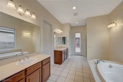 8089 Cape Flattery Avenue, Las Vegas, NV 89147 Primary Bathroom