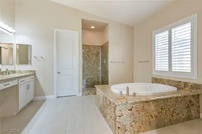 3895 Valles Caldera Court, Las Vegas, NV 89118 Primary Bathroom