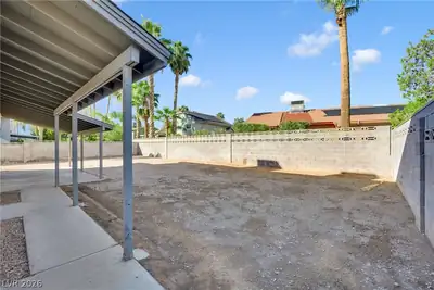 2112 Verdinal Drive, Las Vegas, NV 89146 Yard
