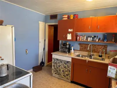 1821 Canosa Avenue, Las Vegas, NV 89104 Kitchen