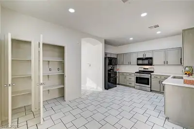 8062 Imperial Treasure Street, Las Vegas, NV 89139 Kitchen