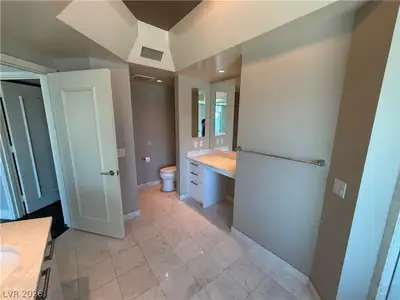 222 Karen Avenue 2608, Las Vegas, NV 89109 Primary Bathroom