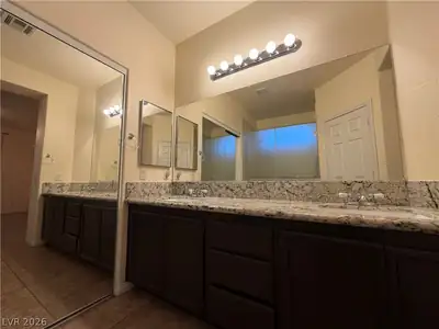8189 Shellstone Avenue, Las Vegas, NV 89117 Primary Bathroom
