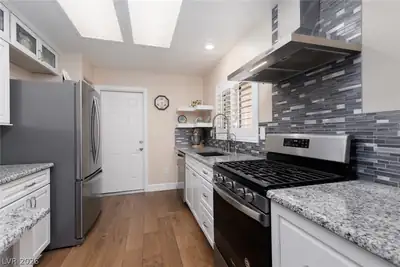 10633 Mission Lakes Avenue, Las Vegas, NV 89134 Kitchen