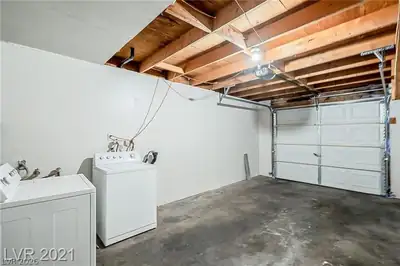 5168 GARDEN Lane C, Las Vegas, NV 89119 Garage