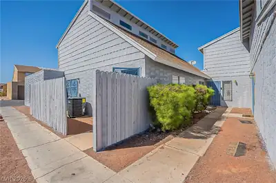 5168 GARDEN Lane C, Las Vegas, NV 89119 Courtyard