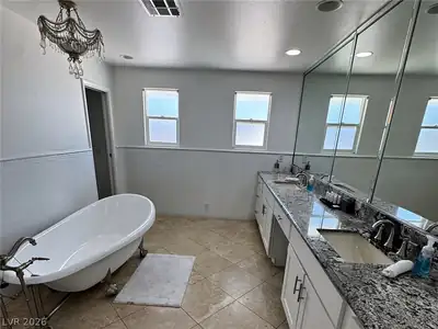 2682 Topaz Square, Las Vegas, NV 89121 Primary Bathroom