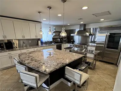 2682 Topaz Square, Las Vegas, NV 89121 Kitchen