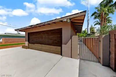 229 Shadow Lane, Las Vegas, NV 89106 Garage