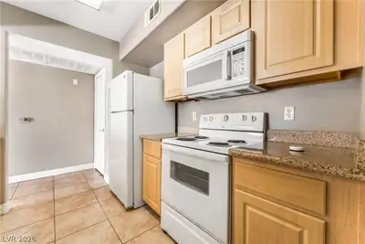 8000 BADURA Avenue 2070, Las Vegas, NV 89113 Kitchen