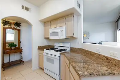 6480 Annie Oakley Drive 511, Las Vegas, NV 89120 Kitchen