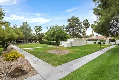 3016 Calle De Laredo, Las Vegas, NV 89102 Yard
