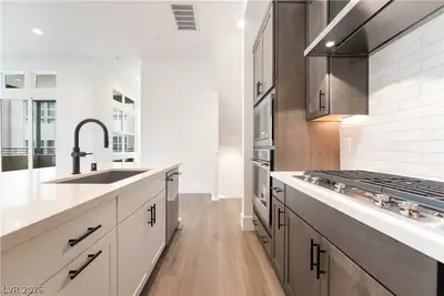 2527 Cracked Stone Street, Henderson, NV 89044 Kitchen