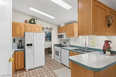 1287 Brenalee Avenue, Henderson, NV 89002 Kitchen