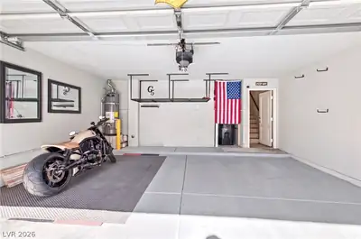 2752 Fountain Vista Lane, Henderson, NV 89074 Garage