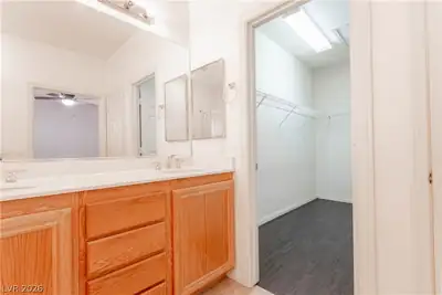 2136 Mountain Rail Drive, North Las Vegas, NV 89084 Primary Bathroom