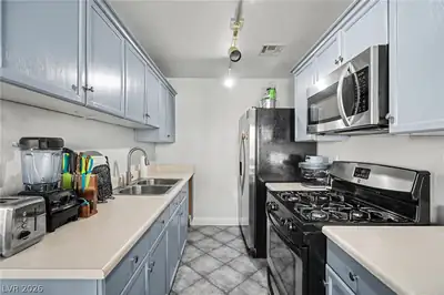 5330 East Charleston Boulevard 45, Las Vegas, NV 89142 Kitchen
