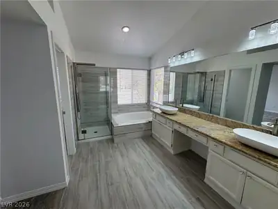 9712 English Saddle Circle, Las Vegas, NV 89117 Primary Bathroom