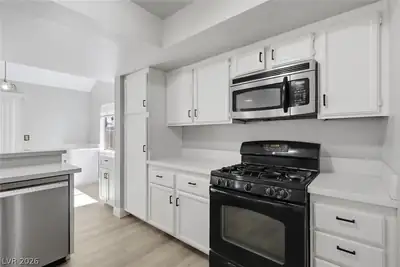 8912 Surf View Drive, Las Vegas, NV 89117 Kitchen