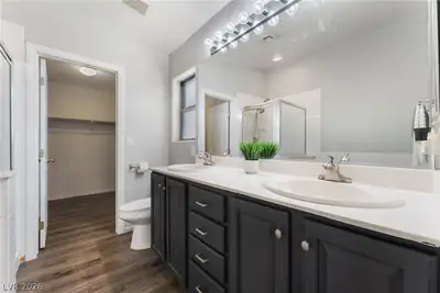 6527 Velvet Silk Street, North Las Vegas, NV 89084 Primary Bathroom